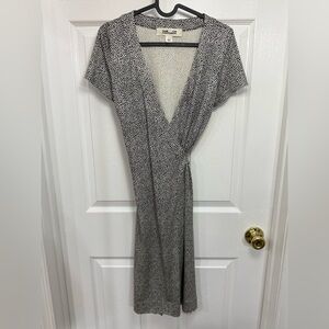 Diane Von Furstenberg Short Sleeve Silk Wrap Dress Size 2 Polka Dot Designer
